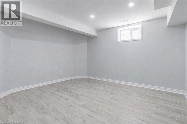 Photo - 92 Helena Feasby St