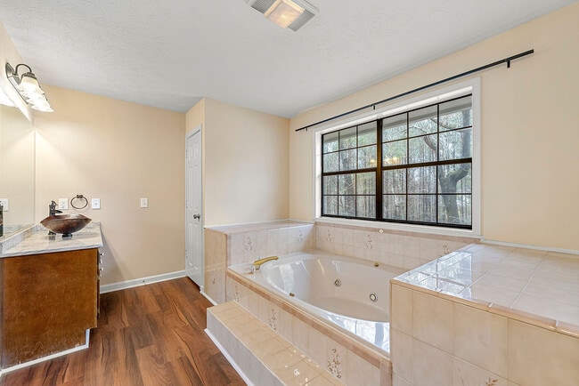 Photo - 249 Tony Trl SE