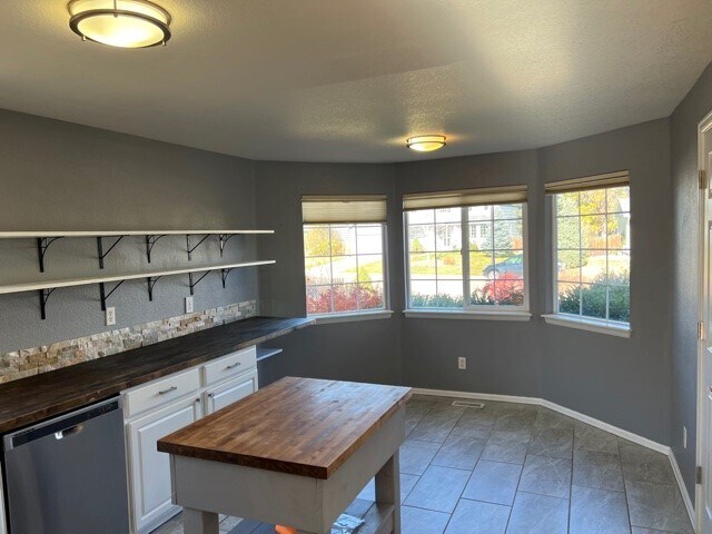 Photo - 1563 Cedarwood Dr