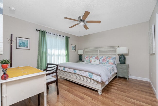 Photo - 10523 Pendleton Ave Unit 10523 Pendleton