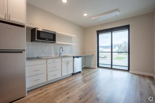 Studio, 1 BA - 330 SF