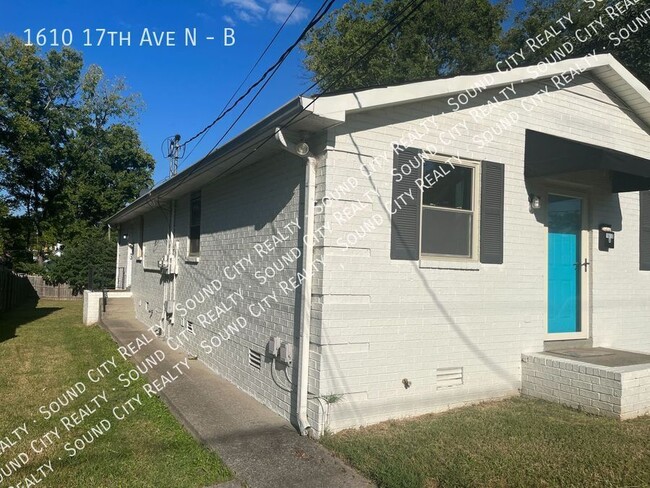 2 Bed/1 Bath Duplex - 17th Ave N - Buchana... - 2 Bed/1 Bath Duplex - 17th Ave N - Buchana... Apartamento Unidad B