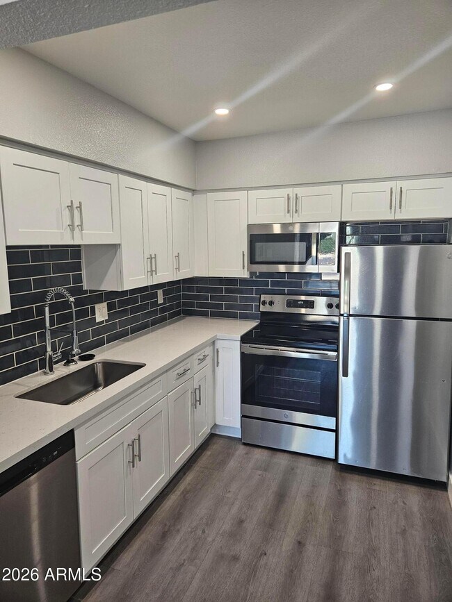 Photo - 1325 E Vista Ave Unit Apt 1