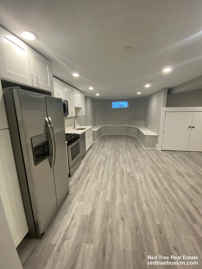 Photo - 190 Kelton St Unit B