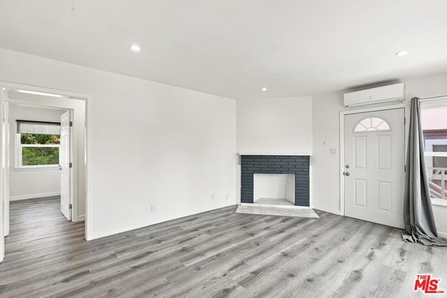 Photo - 11485 Cumpston St