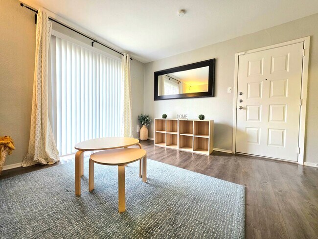 Photo - Oaks of Westlakes Apartments