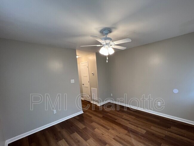 Photo - 623 W Iredell Ave