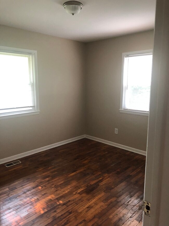 Photo - 3702 Ivanhoe Ave