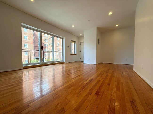 Photo - 1901 Voorhies Ave Unit 3