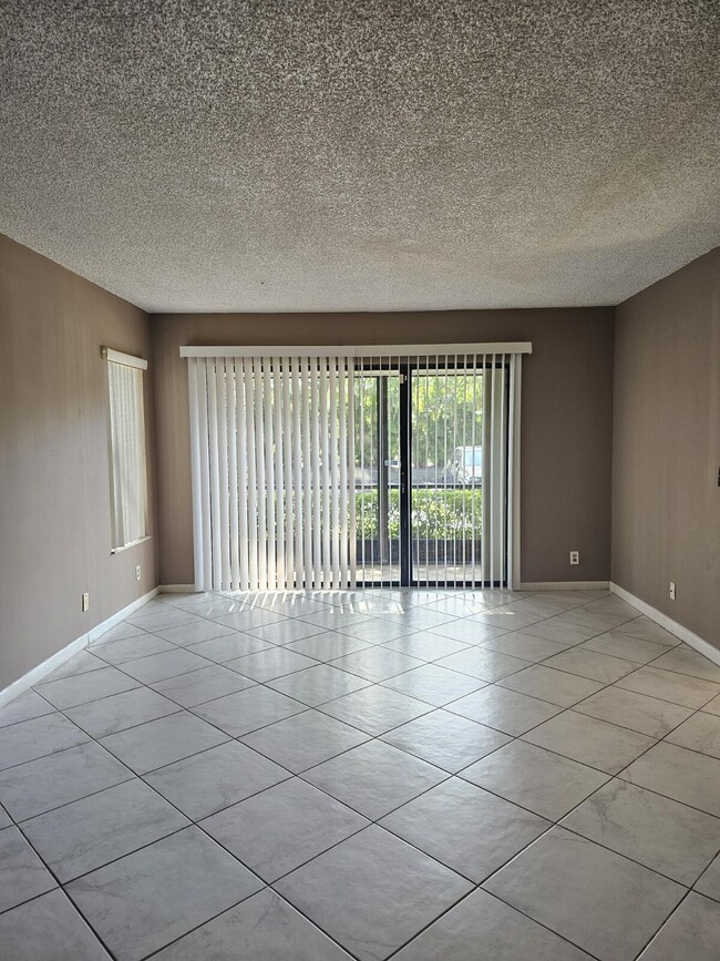 Building Photo - 724 Sunny Pine Way Unit H1 Rental