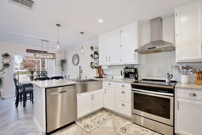 Photo - 2115 Heathwood Cir