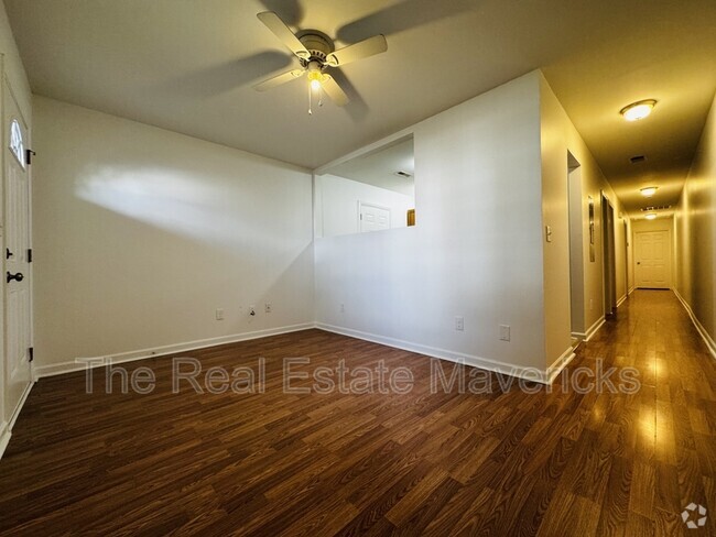 Building Photo - 4621 Kirkland Ave Rental