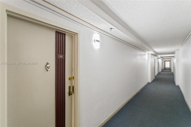 Photo - 17021 N Bay Rd Unidad 429