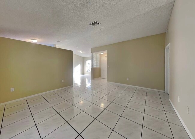 Photo - 2715 Taylor St