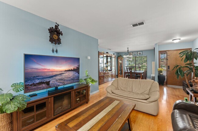 1341 S Ridge Lake Cir
