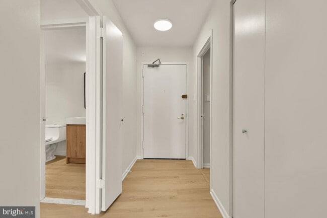 Building Photo - 4620 N Park Ave Unit 1211 E