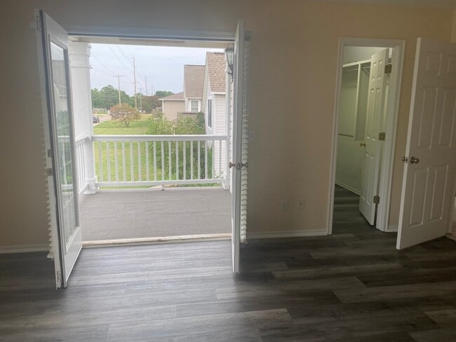 Photo - 121 W Lakeview Rd