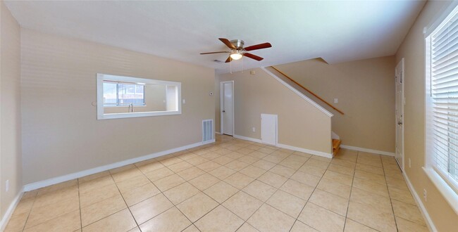 Photo - 210 W G St