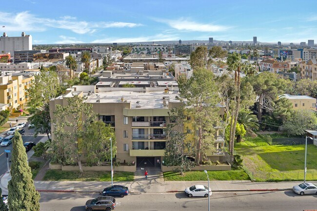Orange Luxury Investments LLC