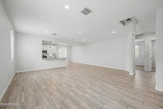 Photo - 327 W Tamarack Dr