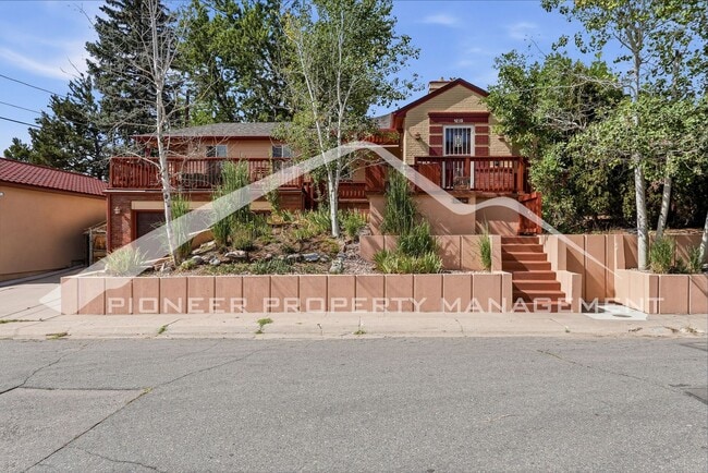 Building Photo - Stunning Home with Washer/Dryer and Gas Grill