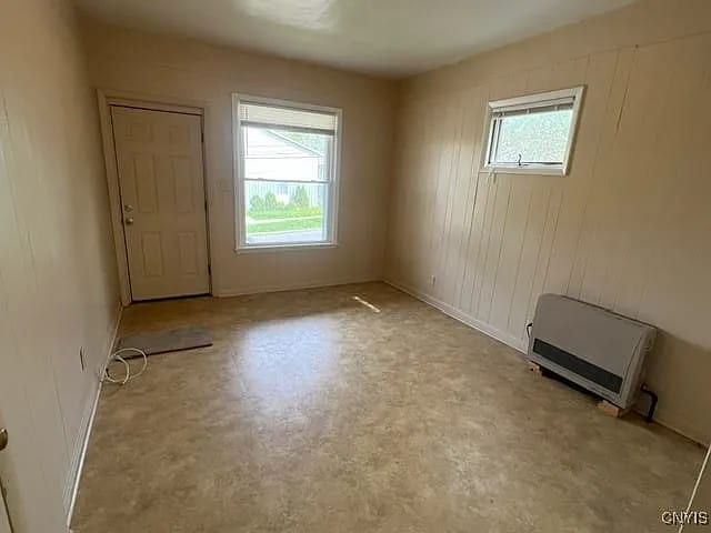 Photo - 321-25 N Midler Ave