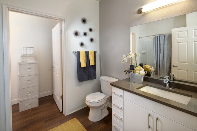 Contemporary Package Bath - Avalon Silicon Valley