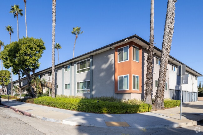 Building Photo - Crenshaw Manor Rental