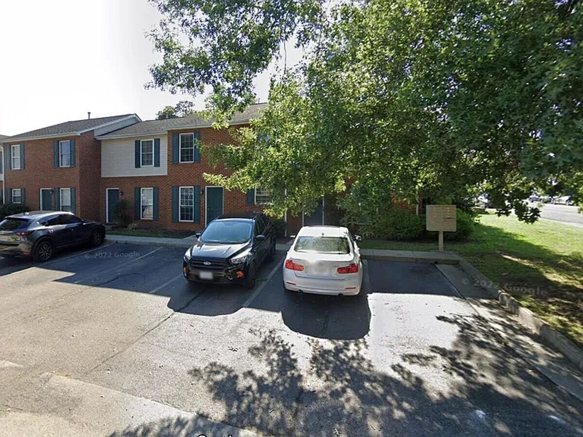 Pet Friendly 2 Bed/2 Bath Townhouse Close to Campus - Pet Friendly 2 Bed/2 Bath Townhouse Close to Campus