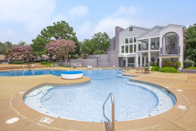 Building Photo - The Park at New Castle