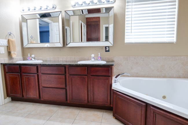 Photo - 15433 Cruiser St