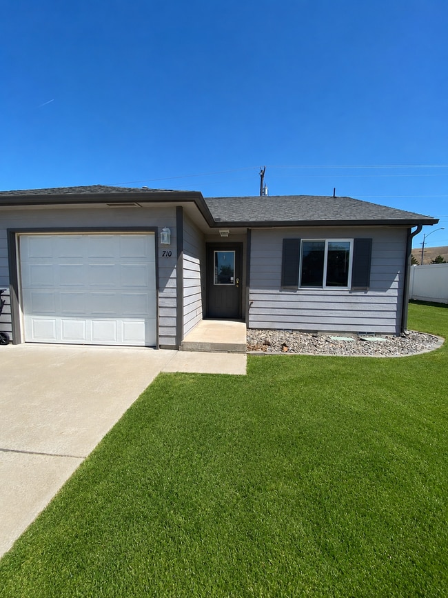 Building Photo - 708 Eastgate Dr Unit 710