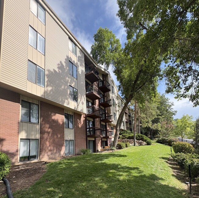 Building Photo - 1 Bedroom Condo Near UofU!