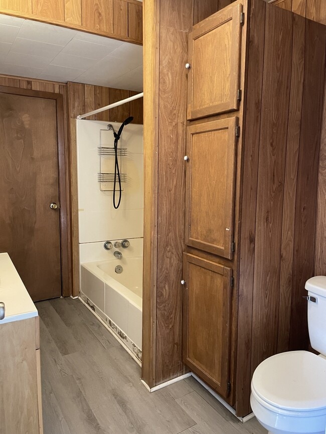 Photo - 605 W Court St