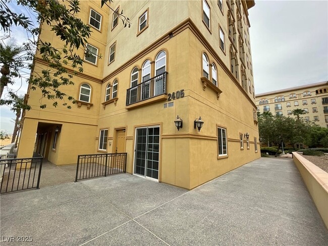 Building Photo - 2405 W Serene Ave Unit 201