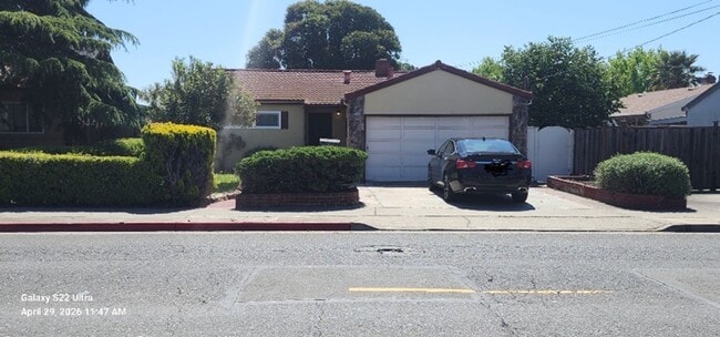 Building Photo - Charming 3 Bedroom 2 Bath Home San Leandro!