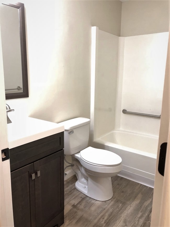 BathRoom - 5 Autumn Leaf Dr Unit 21