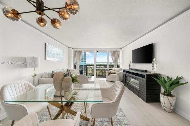 Photo - 600 NE 36th St Unidad 1414