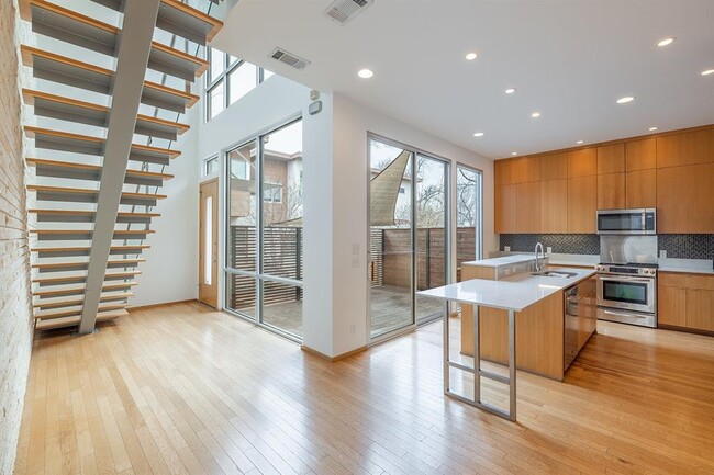 Photo - 4011 Lewis Ln Unit B