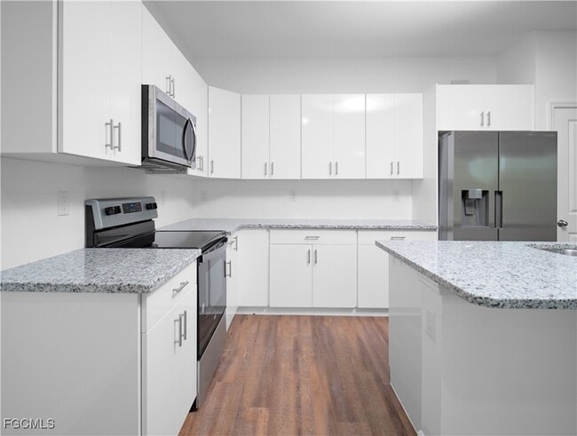 Building Photo - 3027 NE Beechwood Cir