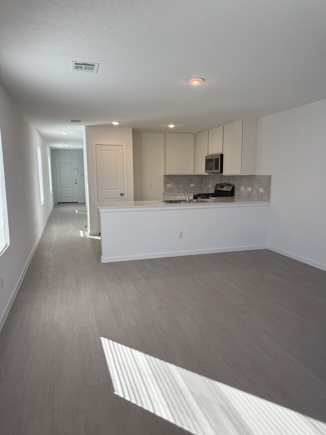 Building Photo - 5720 Mangas Cir