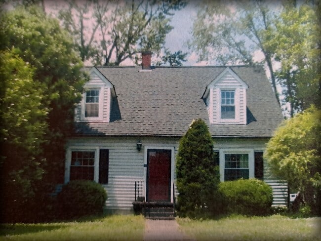 Building Photo - 66 Davis Ave