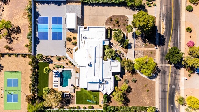 Photo - 9917 N 52nd St