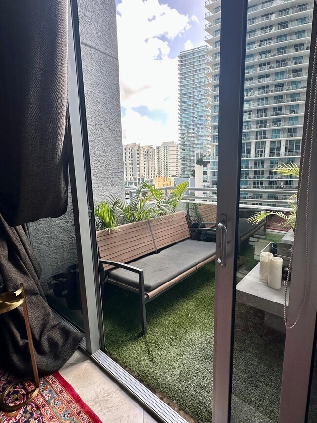 Photo - 1050 Brickell Ave Unit 818