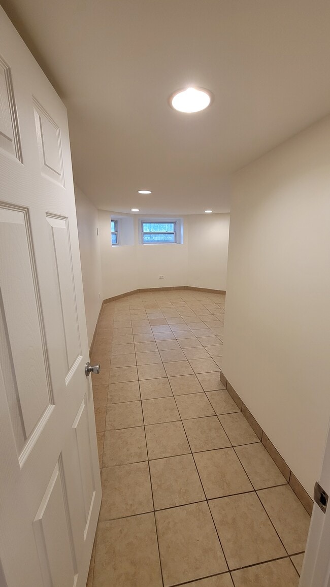 Bedroom 3 door to wall