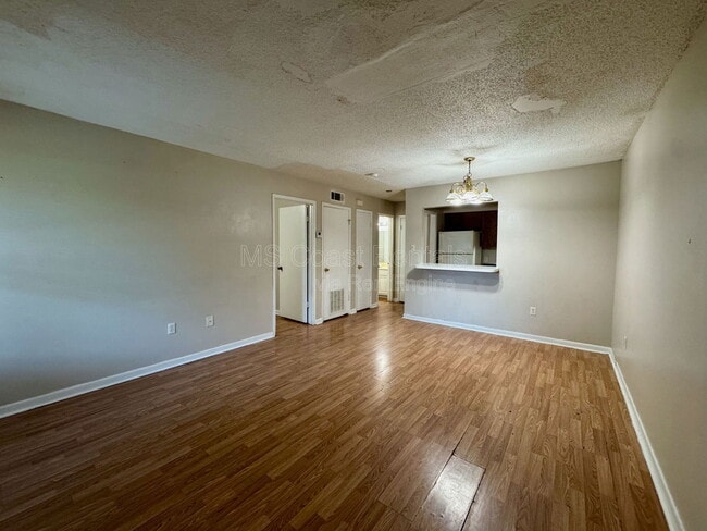 Photo - 190 Tegarden Rd Unit 7