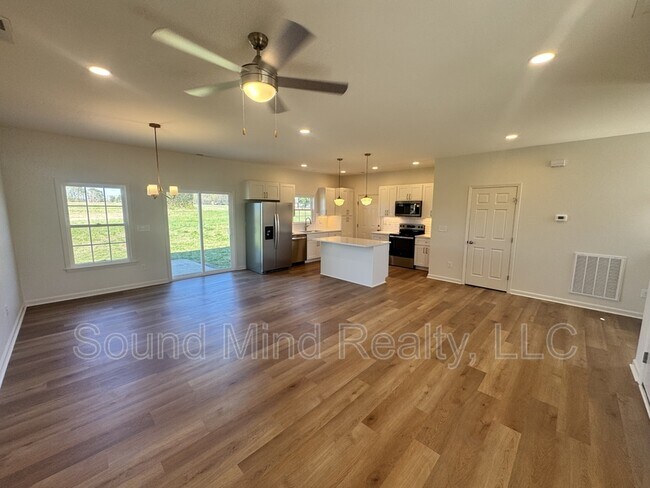 Photo - 204 Landmark Dr