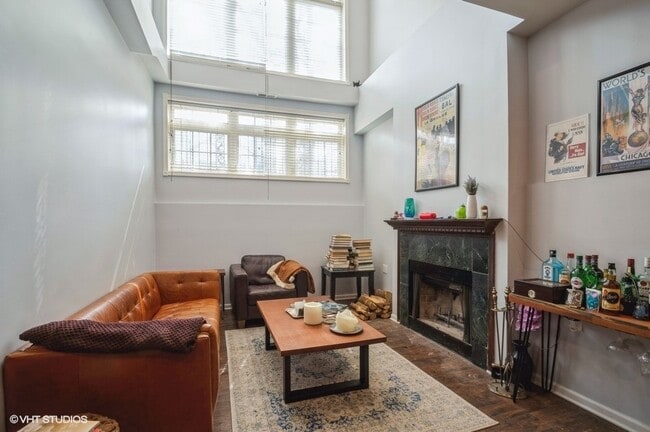 Photo - 1508 W Erie St Unit 1