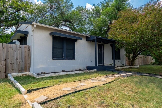 Building Photo - 5201 Chico St Rental