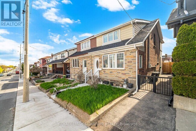 Photo - 2000 Dufferin St